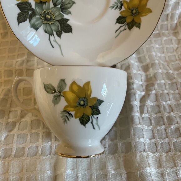 Queen Anne Fine Bone China TeaCup And Saucer Yellow green Floral With Gold Trim - Picture 7 of 8